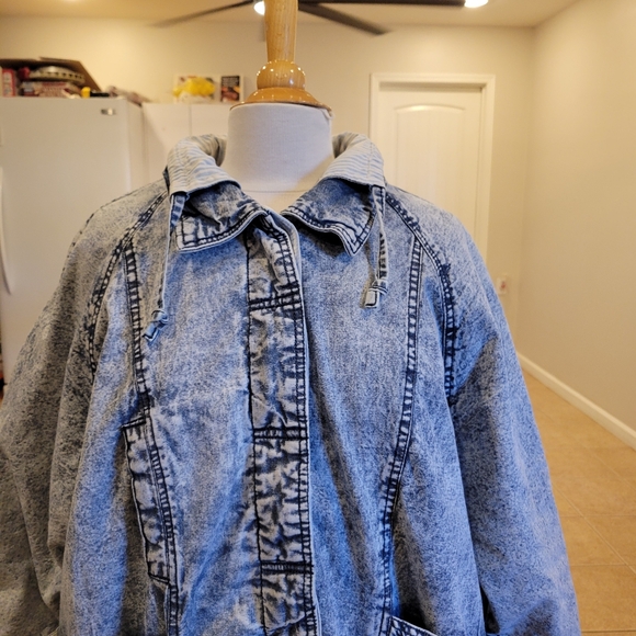 Izzi Jackets & Blazers - 🧥EUC~VINTAGE ACID WASH DENIM COAT